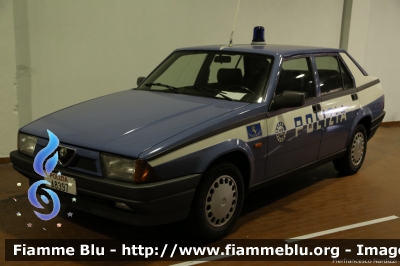 Alfa-Romeo 75 II serie
Polizia di Stato
Polizia Stradale
POLIZIA A8397
*Conservato presso il Museo dell'Autocentro della Polizia di Stato di Milano* 
Parole chiave: Alfa-Romeo 75_IIserie POLIZIAA8397