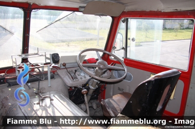 Fiat 682N2
Vigili del Fuoco
Comando Provinciale di Roma
AutoScala da 47 metri 
allestimento Metz
Mezzo Storico
Veicolo restaurato e preservato presso 
il Distaccamento di Tivoli (RM)
VF 6070
Interno cabina di guida
Parole chiave: Fiat 682N2 VF6070