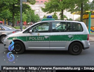 Volkswagen Touran II serie
Bundesrepublik Deutschland - Germania
Landespolizei
-Freie Stadt Berlin-
Polizia territoriale
-Città di Berlino-


Parole chiave: Volkswagen Touran_IIserie