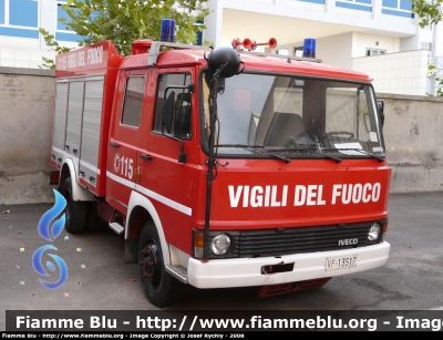 Iveco OM 79-13
Vigili del Fuoco
Comando Provinciale di Pescara
AutoPompaSerbatoio
VF 13517
Parole chiave: Iveco OM 79-13 VF13517