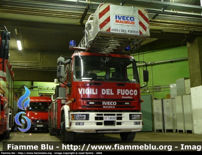 Iveco EuroFire 150E27 I serie
Vigili del Fuoco
Comando di Genova
VF 18698
Parole chiave: Iveco EuroFire_150E27_Iserie VF18698