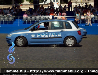 Fiat Stilo II serie
Polizia di Stato
Esibizione "Guida Sicura" al 155° anniversario della POlizia di Stato

Parole chiave: Fiat Stilo II serie