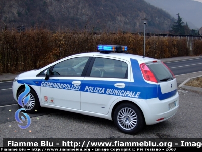 Fiat Grande Punto
Polizia Municipale - Gemeindepolizei
Servizio Unificato dei Comuni di Terlano e Gargazzone (BZ)

Parole chiave: Fiat_Grande_Punto_PM_Terlano-Gargazzone