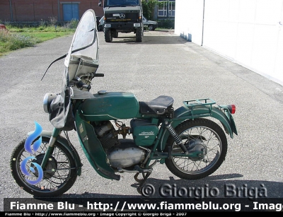 Moto Guzzi 160
Corpo Forestale dello Stato
Moto storica
CFS 1527
Parole chiave: Moto_Guzzi 160 cfs1527