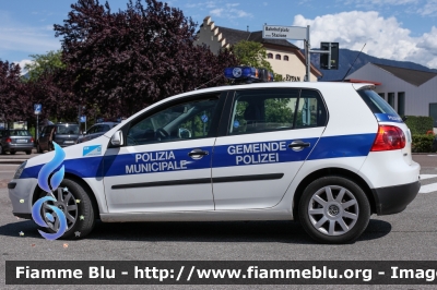 Volkswagen Golf V serie
Polizia Locale Appiano sulla strada del vino (BZ)
Ortspolizei Eppan an der Weinstraße
POLIZIA LOCALE YA 852 AC
Parole chiave: Volkswagen Golf_Vserie POLIZIALOCALEYA852AC