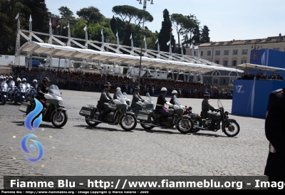 Moto Guzzi Falcone 500 - Moto Guzzi V7
Polizia Di Stato
Polizia Stradale
Festa della Polizia 2009 - Località: Roma
Parole chiave: Moto-Guzzi Falcone V7_Polizia Stradale_Festa_della_Polizia_2009