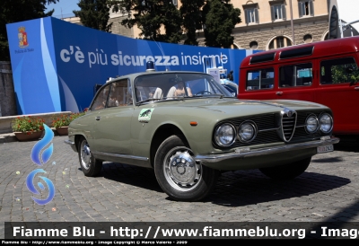 Alfa Romeo 2000 Sprint
Polizia di Stato
Squadra Volante
Esemplare esposto presso il Museo delle auto della Polizia di Stato
POLIZIA 29430
Parole chiave: Alfa_Romeo 2000_Sprint POLIZIA29430 Festa_della_Polizia_2009