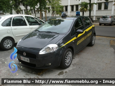Fiat Grande Punto
Guardia di Finanza
Livrea 2011
GdiF 781 BG
Parole chiave: Fiat Grande_Punto GdiF781BG