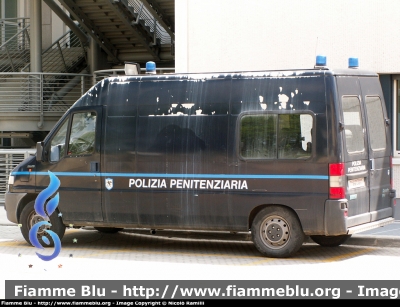 Fiat Ducato Maxi II Serie 
Polizia Penitenziaria
Automezzo Protetto per il Trasporto di Detenuti
POLIZIA PENITENZIARIA 506 AC

Parole chiave: Fiat_Ducato_Maxi_II_Serie_Penitenziaria