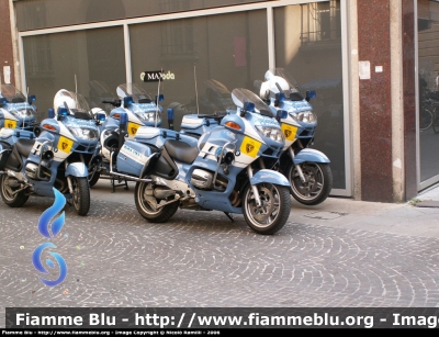 Bmw r850rt II serie
Polizia di Stato
Polizia Stradale di scorta al Giro d'Italia 2006
Parole chiave: Bmw r850rt_IIserie Polizia Giro_d'Italia_2006