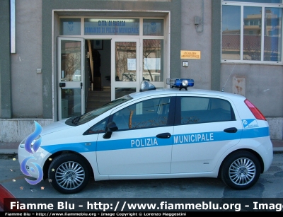 Fiat Grande Punto
Polizia Municipale Ragusa
Vettura con colore livrea errato perché troppo chiaro e successivamente corretto
Parole chiave: Fiat Grande_Punto PM_Ragusa