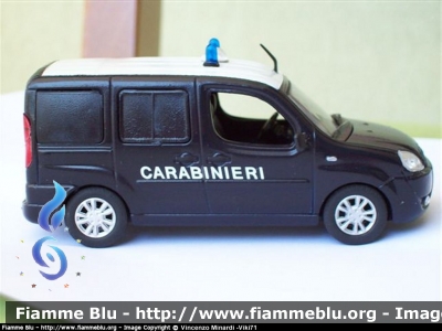 Fiat Doblò II serie
Carabinieri
Servizio Cinofili
Scala 1/43
Parole chiave: Fiat Doblò_IIserie CC
