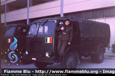 Fiat 639 CM52
Carabinieri
Autocarro Trasporto Truppe Ex 11° Brigata Meccanizzata, trasferito Scuola Allievi CC di Benevento anno 1990 - Stanag Tricolore
Foto Concessa dal C.re in Congedo De Donno Massimo da Lecce
Parole chiave: Fiat 639_CM52