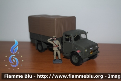 Autocarro Bedford OYD 4x2
Btg Carabinieri Mobile - Anni 40/50 - (Veicolo donato ai CC - Residuato Bellico della English Army)
