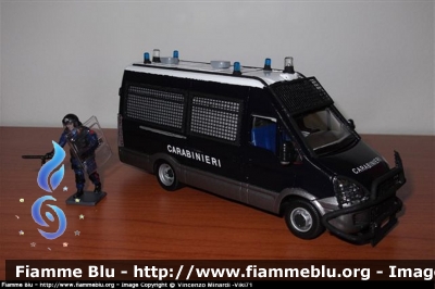Iveco Daily IV Serie
Carabinieri Btg Mobile - Servizio O.P. - 1° Brigata Mobile - Reparti Speciali - Anno 2010 -  Scala 1/43
Parole chiave: Iveco Daily_IVSerie
