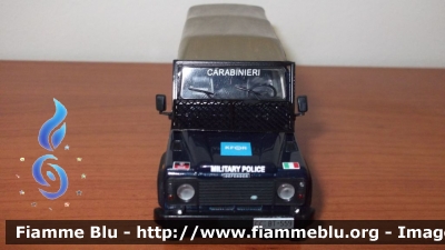 Land Rover Defender 110
Carabinieri
XIII Rgt Friuli V.G. - Polizia Militare KFOR - Anno 2007
Parole chiave: Land-Rover Defender_110