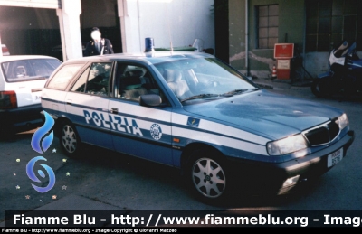 Lancia Dedra StationWagon
Polizia di Stato
Polizia Stradale
-Prototipo- 
POLIZIA B5716

Parole chiave: Lancia Dedra_StationWagon PoliziaB5716