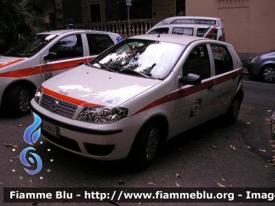 Fiat Punto III serie
Croce Bianca San Desiderio (GE)
autovettura per servizi sociali allestita EDM
Parole chiave: Fiat Punto_IIIserie