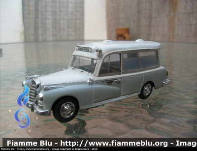Mercedes-Benz MB 300 Visser
VZA Ambulance Service
Modello interamente realizzato a mano in piccola serie per il Museo dell'Ambulanza Olandese - resina e metallo bianco
Parole chiave: Mercedes-Benz MB300_Visser