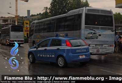 Fiat Grande Punto
Polizia di Stato Automezzo di Servizio in uso c/o Questura di Pescara Polizia H0195
Parole chiave: Fiat_Grande_Punto PoliziaH0195