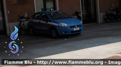 Fiat Grande Punto
Polizia di Stato
Polizia Ferroviaria
POLIZIA H1715
Parole chiave: Fiat Grande_Punto POLIZIAH1715