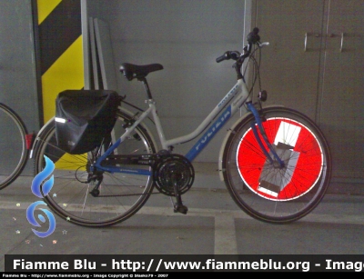 Bicicletta
Polizia di Stato
Polizia di Quartiere
Parole chiave: Bicicletta Polizia