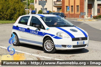 Fiat Grande Punto
Polizia Municipale Unione dei Comuni
di Copparo, Tresignana, Riva del Po
Allestimento Focaccia
POLIZIA LOCALE YA 033 AR
Parole chiave: Fiat Grande_Punto POLIZIALOCALEYA033AR