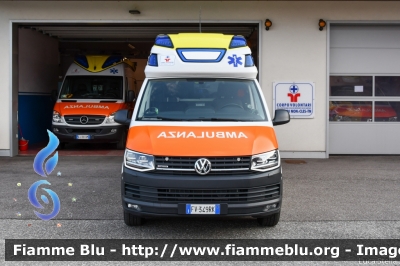 Volkswagen Transporter T6
Corpo Volontari Valle di Non (TN)
Allestimento "Hornis Blue" di Ambulanz Mobile
116-38
Parole chiave: Volkswagen Transporter_T6 Ambulanza