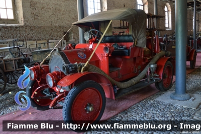 Fiat 15 Ter
Vigili del Fuoco
Museo di Mantova
VF 135
Parole chiave: Fiat 15_Ter VF135