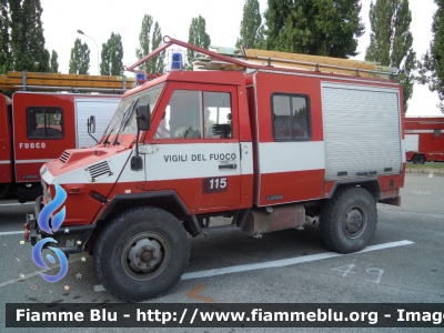 Iveco VM90 
Vigili del Fuoco
 Comando Provinciale di Forlì Cesena
 Polisoccorso allestimento Baribbi
 VF 16604
Parole chiave: Iveco VM90 VF16604