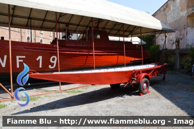 Batana
Vigili del Fuoco
Museo di Mantova
Imbarcazione a scafo piatto in uso nelle Valli di Comacchio (FE)
Parole chiave: Batana