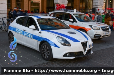 Alfa Romeo Nuova Giulietta
Polizia Locale Ferrara
Auto 21
Parole chiave: Alfa-Romeo Nuova_Giulietta Viva_2021