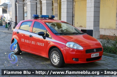 Fiat Grande Punto
Vigili del Fuoco
Comando Provinciale di Ferrara
Distaccamento Permanente di Codigoro
VF 25010
Parole chiave: Fiat Grande_Punto VF25010