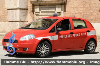 Fiat Grande Punto
Vigili del Fuoco
Comando Provinciale di Modena
Veicoli acquistati con fondi post sisma 2012
VF 26914
Parole chiave: Fiat Grande_Punto VF26914 80_VVF