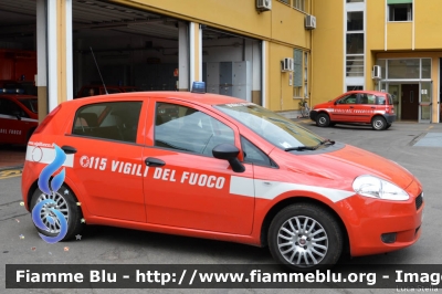 Fiat Grande Punto
Vigili del Fuoco
Comando Provinciale di Modena
Veicoli acquistati con fondi post sisma 2012
VF 26915
Parole chiave: Fiat Grande_Punto VF26915