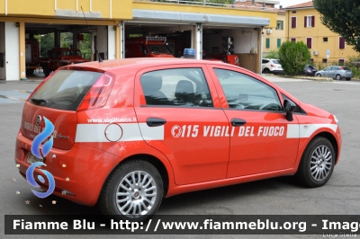 Fiat Grande Punto
Vigili del Fuoco
Comando Provinciale di Modena
Veicoli acquistati con fondi post sisma 2012
VF 26915
Parole chiave: Fiat Grande_Punto VF26915