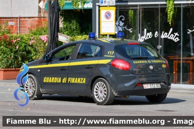 Fiat Nuova Bravo
Guardia di Finanza
GdiF 332 BD
Parole chiave: Fiat Nuova_Bravo GdiF332BD Festa_Della_Repubblica_2022