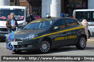 Fiat Nuova Bravo
Guardia di Finanza
GdiF 499 BF
Parole chiave: Fiat Nuova_Bravo GDIF499BF Giro_D_Italia_2018
