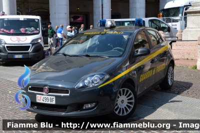 Fiat Nuova Bravo
Guardia di Finanza
GdiF 499 BF
Parole chiave: Fiat Nuova_Bravo GDIF499BF Giro_D_Italia_2018