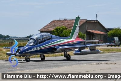 Aermacchi MB339PAN
Aeronautica Militare Italiana
313° Gruppo Addestramento Acrobatico
Stagione esibizioni 2019
Valore Tricolore
Pony 6
Parole chiave: Aermacchi MB339PAN Pony6