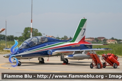 Aermacchi MB339PAN
Aeronautica Militare Italiana
313° Gruppo Addestramento Acrobatico
Stagione esibizioni 2019
Valore Tricolore
Pony 7
Parole chiave: Aermacchi MB339PAN Pony7