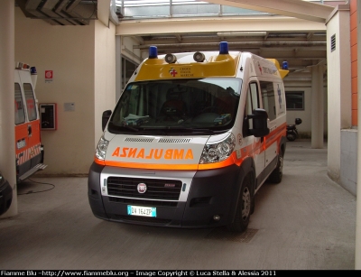 Fiat Ducato X250
Croce Italia Marche
Qui Fotografata in Postazione all'Ospedale di Riccione
Parole chiave: Fiat Ducato_X250 Ambulanza