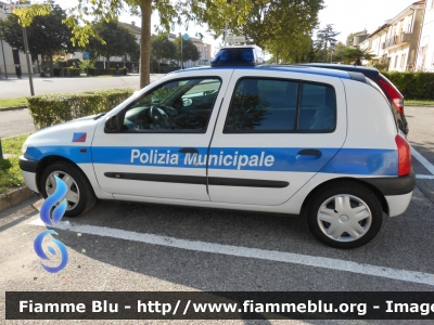 Renault Clio II serie
Polizia Municipale Unione dei Comuni di Ro, Copparo, Jolanda di Savoia, Berra, Formignana, Tresigallo
Parole chiave: Renault Clio_IIserie