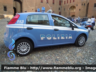 Fiat Grande Punto
Polizia di Stato
POLIZIA H0143

Festa della Polizia Ferrara 2011
Parole chiave: Fiat Grande_Punto POLIZIAH0143 Festa_della_Polizia_Ferrara_2011