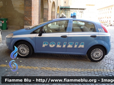 Fiat Grande Punto
Polizia di Stato
 POLIZIA F7033
 
Festa della Polizia Ferrara 2011
Parole chiave: Fiat Grande_Punto POLIZIAF7033 Festa_della_Polizia_Ferrara_2011
