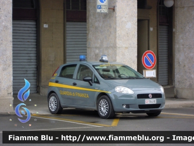 Fiat Grande Punto
Guardia di Finanza
GdiF 564 BE
Parole chiave: Fiat Grande_Punto GdiF564BE