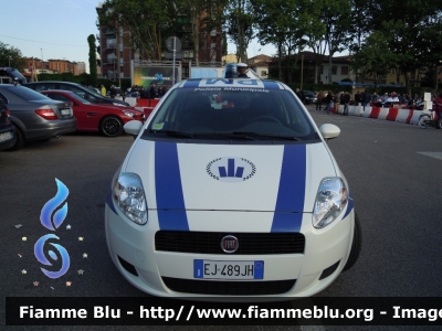 Fiat Grande Punto
Polizia Municipale Ferrara
 Allestimento Focaccia
Parole chiave: Fiat Grande_Punto Mille_Miglia_2012