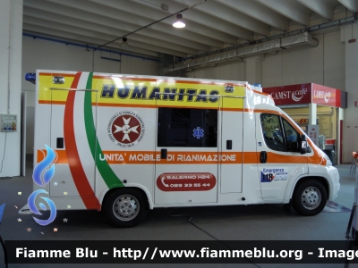 Fiat Ducato X250
Pubblica Assistenza Humanitas Onlus Salerno
Allestimento Odone
In esposizione al Reas 2012
Parole chiave: Fiat Ducato_X250 Ambulanza Reas_2012