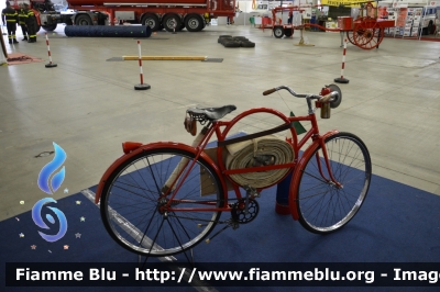 Bicicletta
Vigili del Fuoco
Comando Provinciale di Brescia
In esposizione al Reas 2013
Parole chiave: Bicicletta Reas_2013