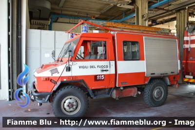 Iveco VM90
Vigili del Fuoco
Comando Provinciale di Forlì-Cesena
Polisoccorso allestimento Baribbi
VF 16604
Parole chiave: Iveco VM90 VF16604